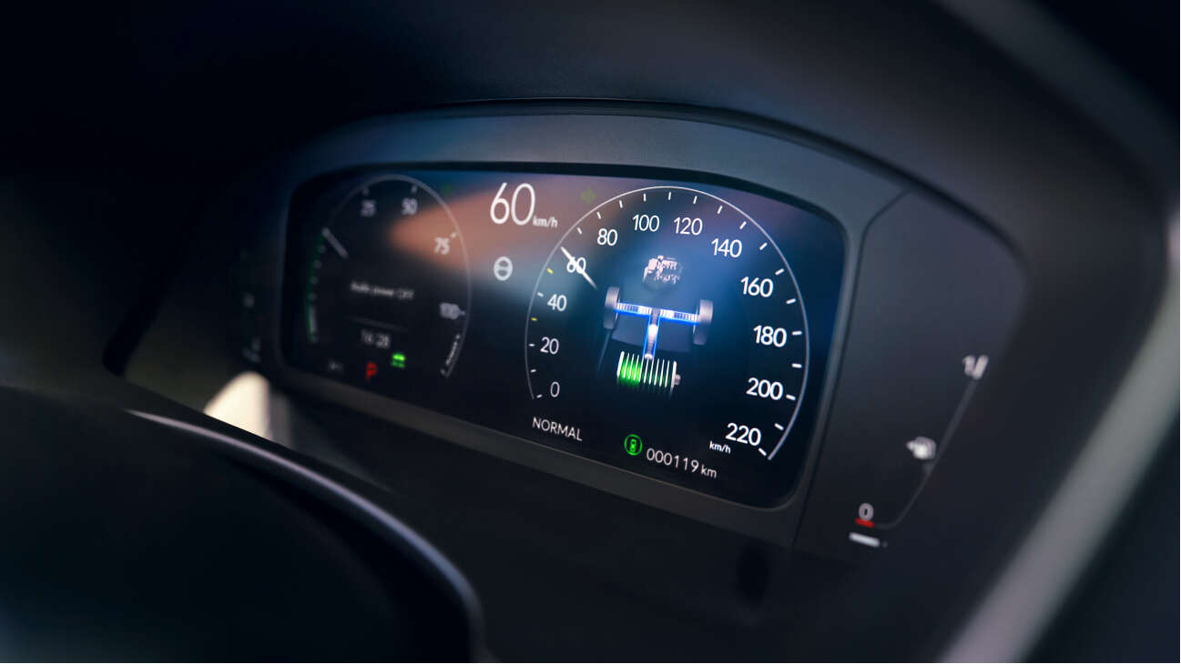 Närbild av Honda Civic e:HEV 10.2 digital display.