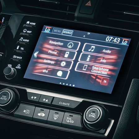 Närbild på Honda CONNECT-skärm i Honda Civic Type R.