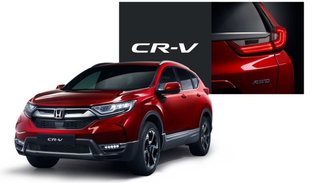 Främre trekvartsvy vänd mot Honda CR-V med närbild på bakljus och CR-V-logotyp.