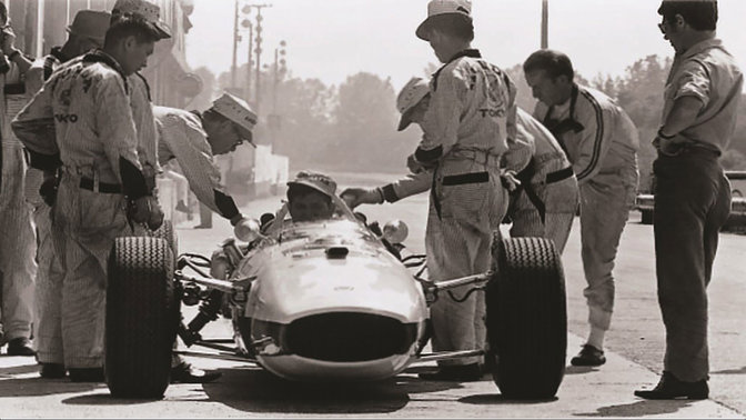 Soichiro Honda förbereder vår allra första Formel 1-tävling 1964 på Ungerns Grand Prix.