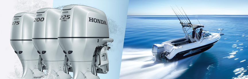 Vänster: 3x Honda Marine-motorer. Höger: Båt med Honda-motor, körd av modeller, kustmiljö.