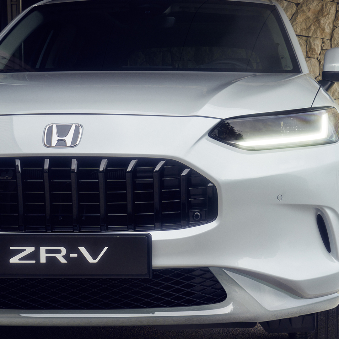 Sidvy av parkerad ZR-V