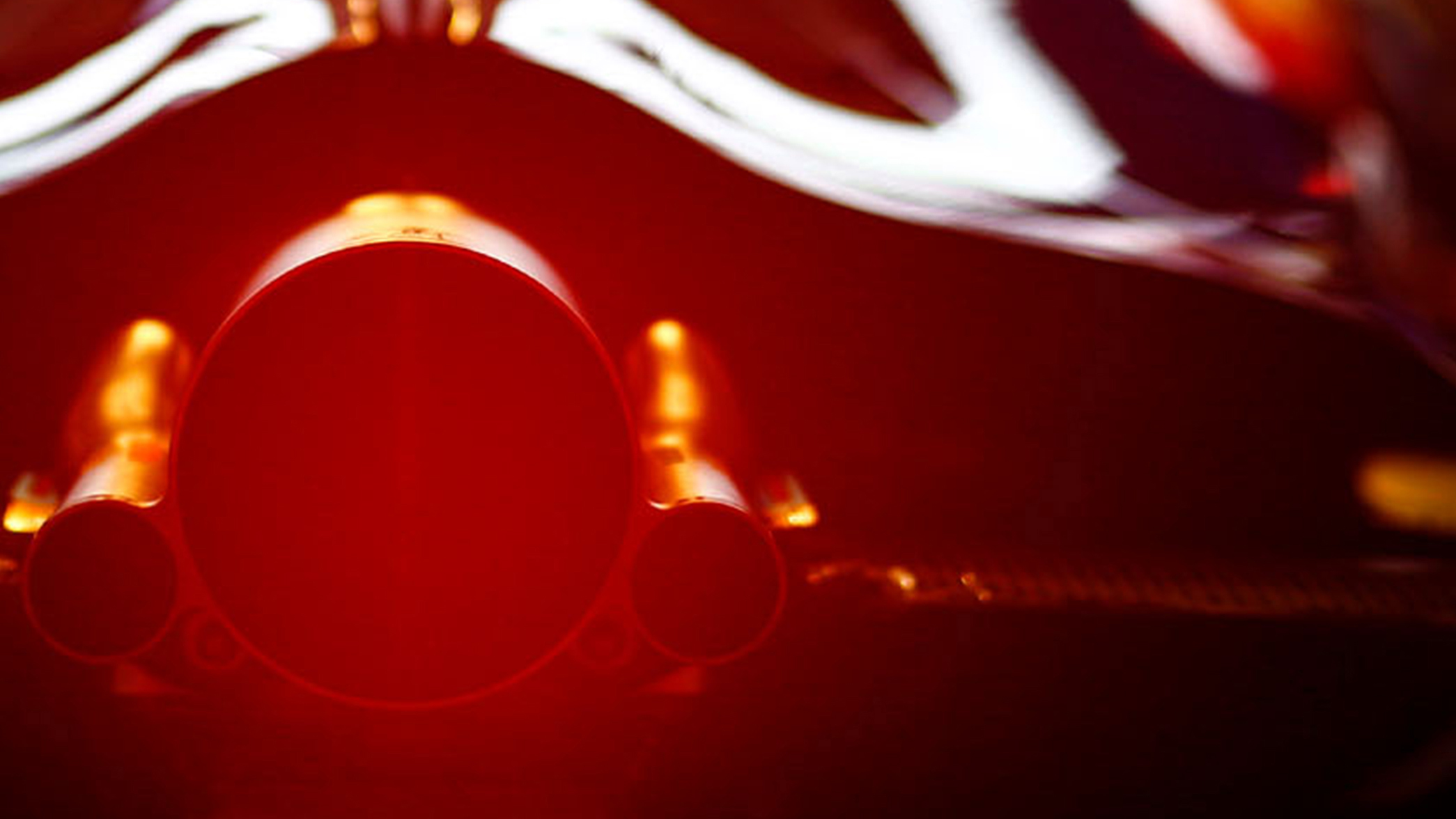 Närbild på motorn i en Honda F1-bil.