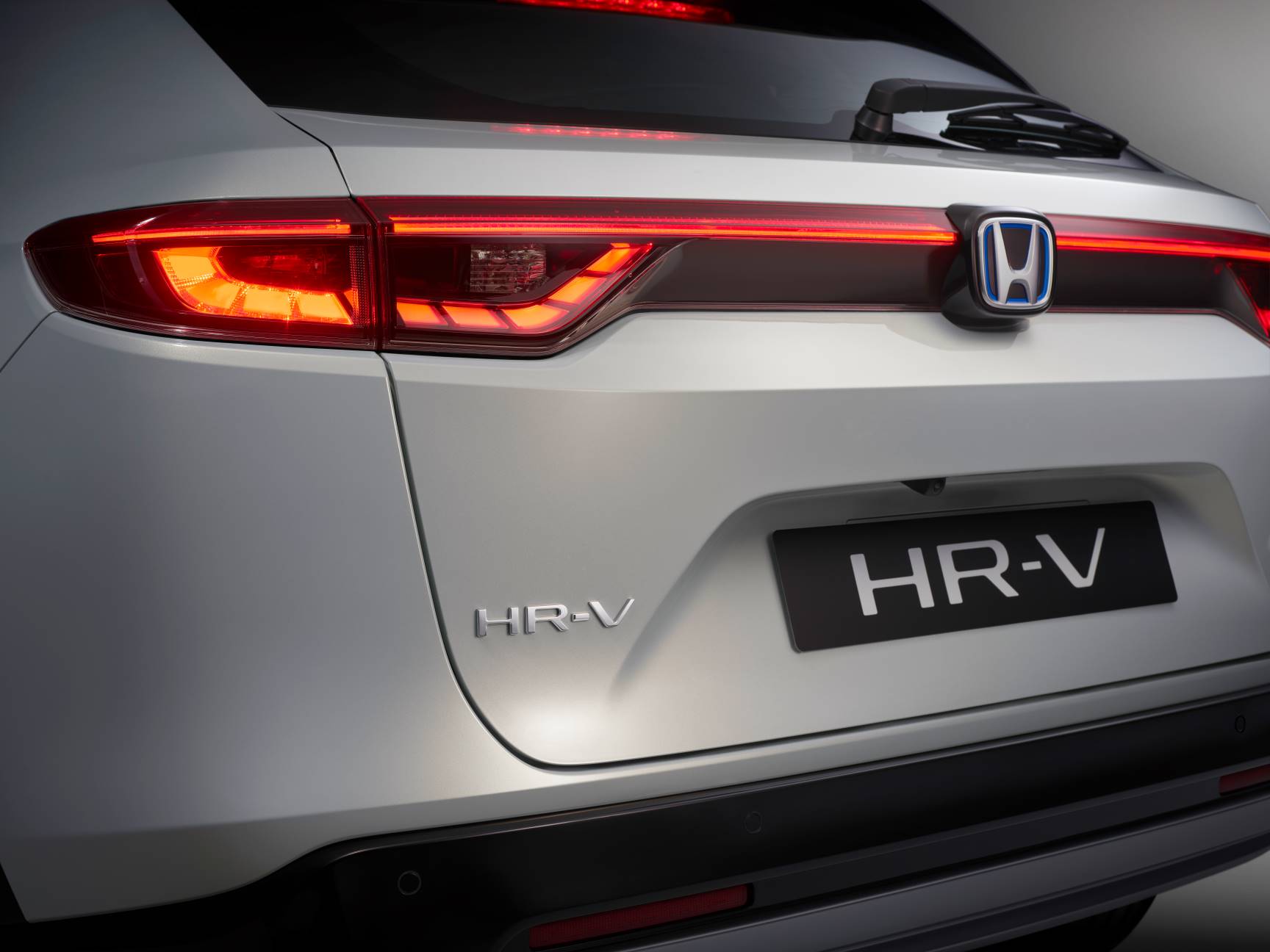 Närbild 3/4 bakifrån av Honda HR-V 