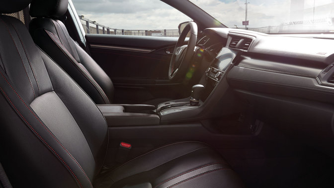 Sidovy av interiören i Honda Civic Dynamic.