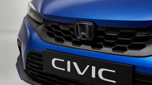 Honda Civic e:HEV med Iluminate titanium-paket,