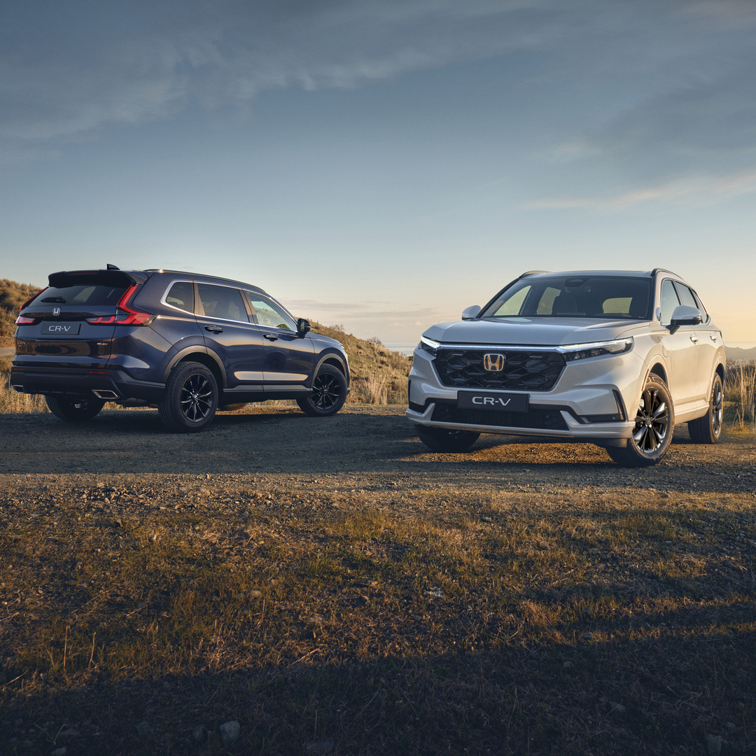 Par som går iväg från parkerade CR-V-modeller