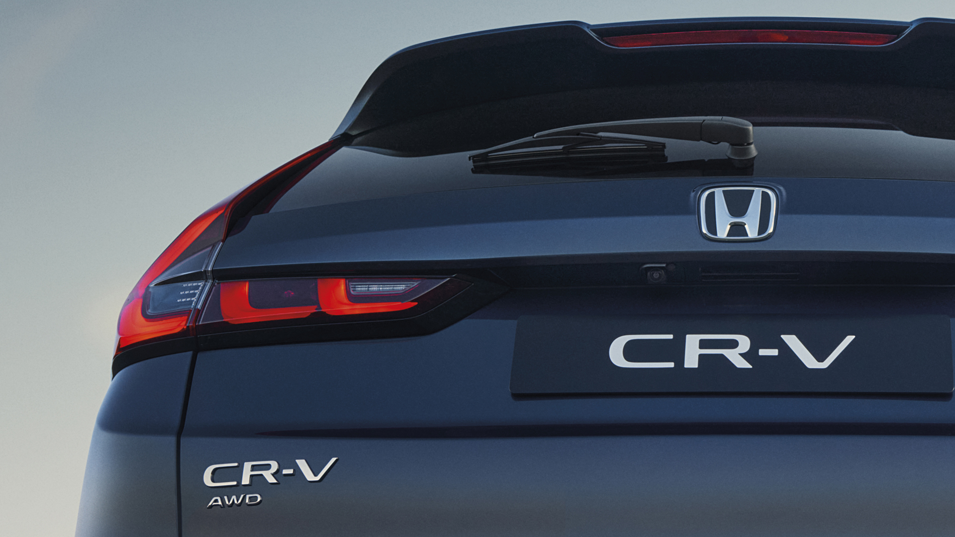 Närbild på baksidan av Honda CR-V Hybrid.