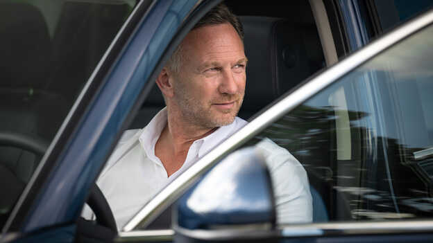 Christian Horner i en Honda hybrid-SUV