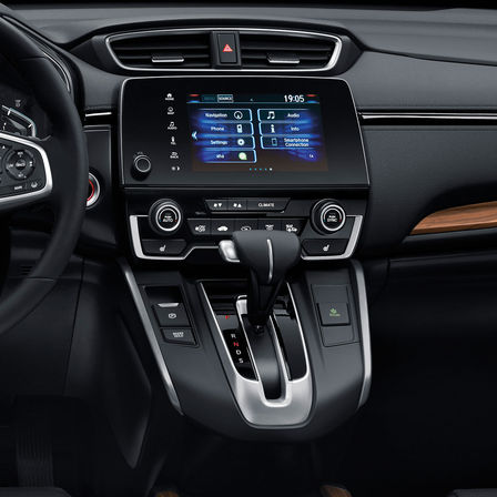 Vy från sidan av det 7 tum stora infotainmentsystemet i Honda CR-V.