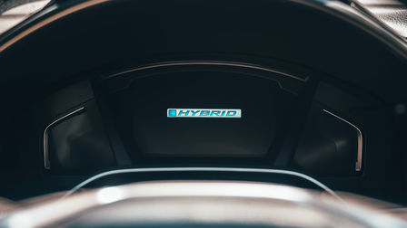 Närbild av drivlinesystemet i Honda CR-V Hybrid.