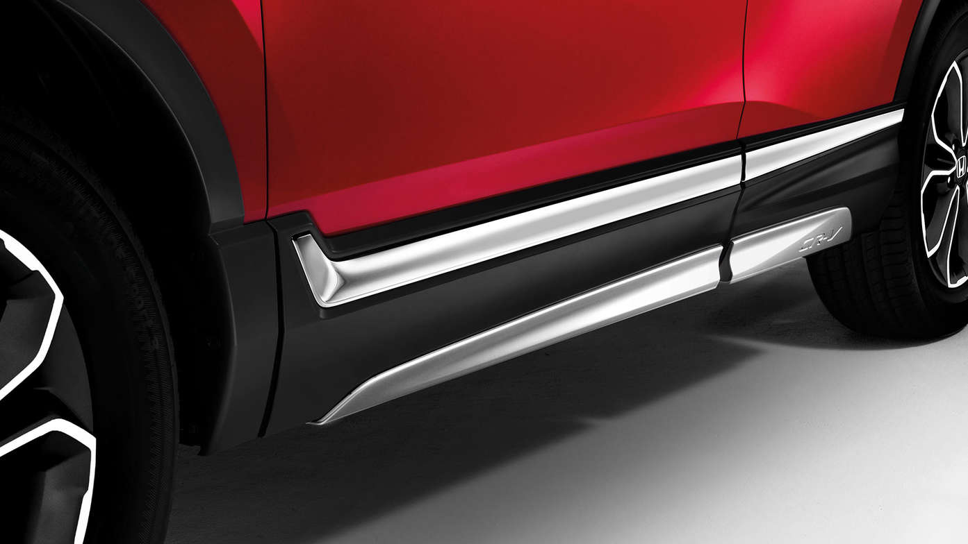 Närbild på Honda CR-V Hybrid med nedre sidodekorationer.
