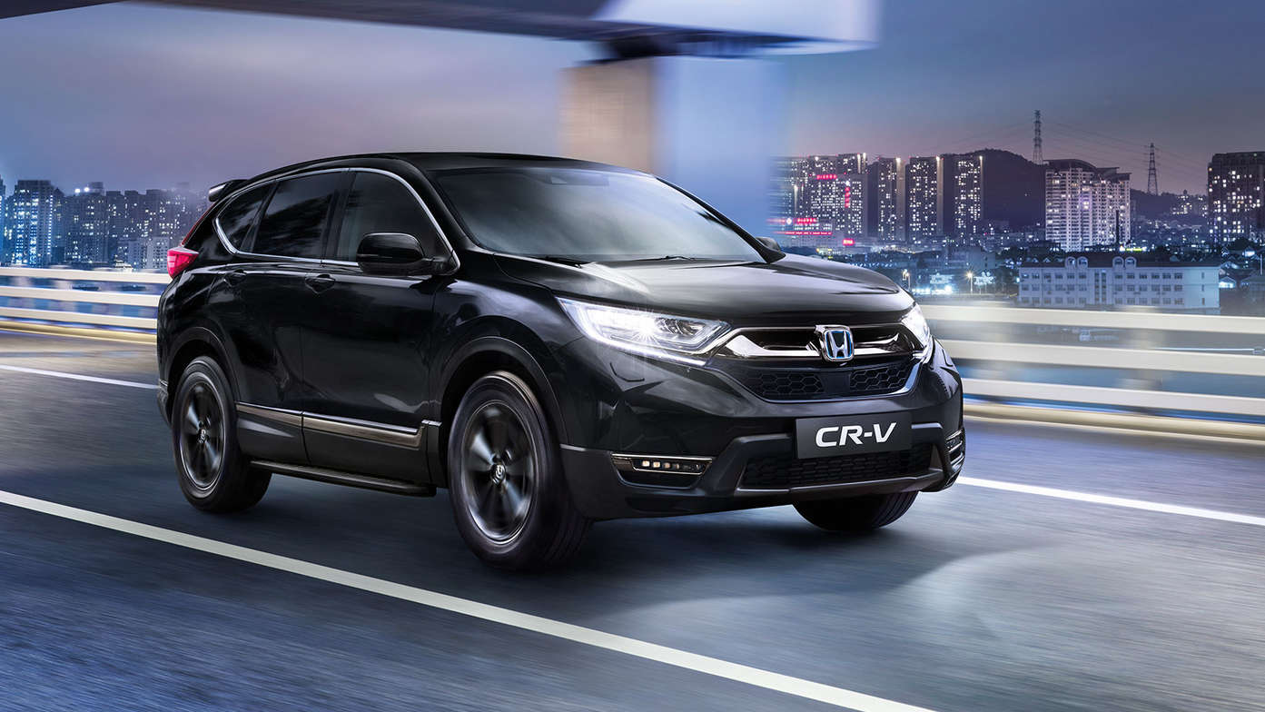 Vy snett framifrån av Honda CR-V Hybrid med Sport Line Plus-paket.
