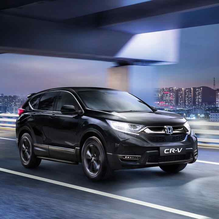 Vy snett framifrån av Honda CR-V Hybrid med Style-paket.