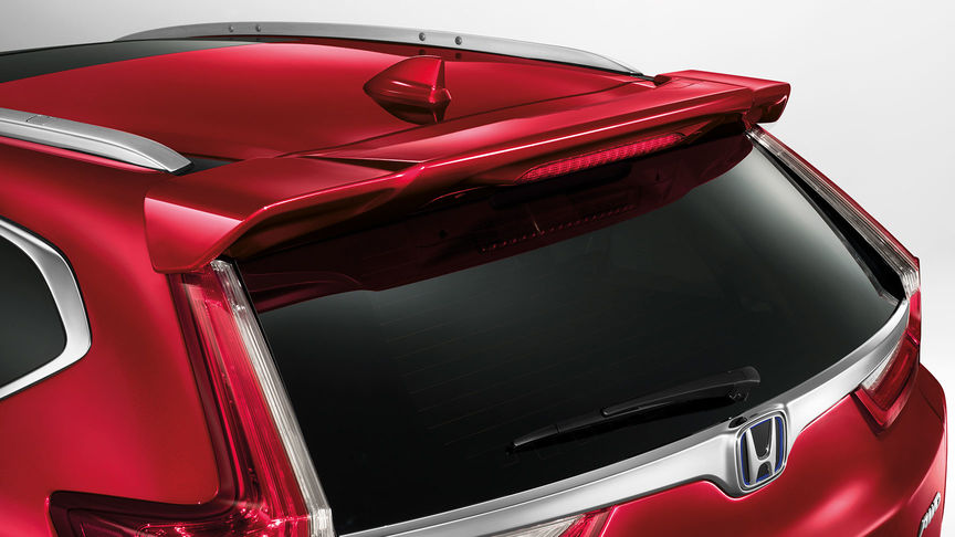 Närbild på Honda CR-V Hybrid med bakluckespoiler.
