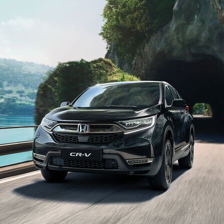 Vy snett framifrån av Honda CR-V Hybrid