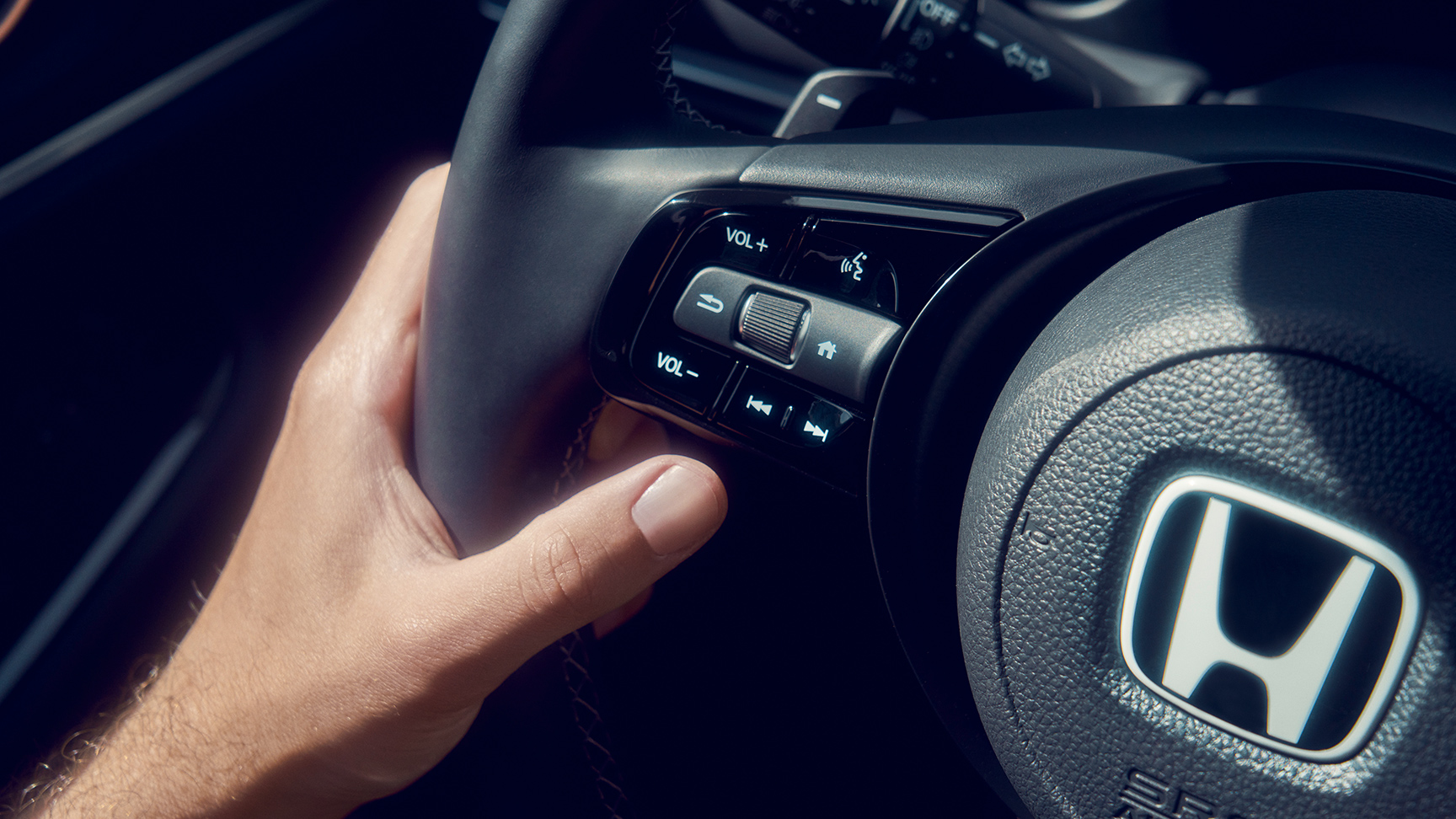 Närbild av multifunktionsratten.