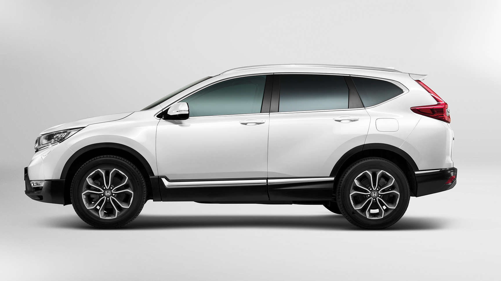 Vy från sidan av Honda CR-V i en studio