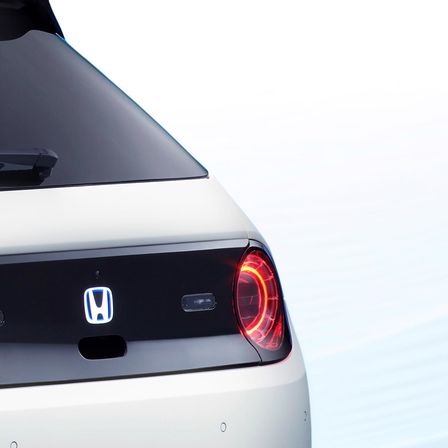 Vy snett bakifrån av Honda Urban EV Concept.