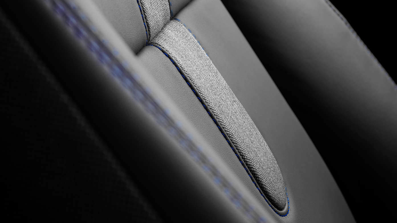 Detaljerad vy av skinnklädsel i Midnight Black