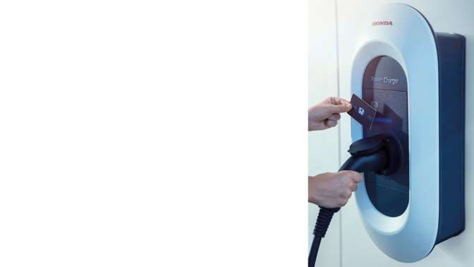 Modell som demonstrerar beröringsfria kort vid laddning.