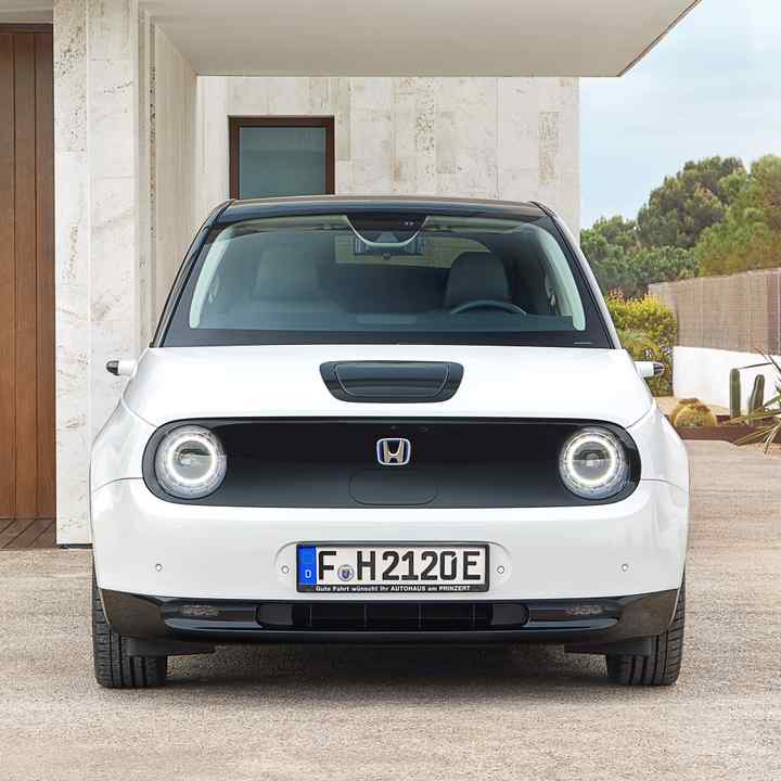 Vy framifrån av Honda e
