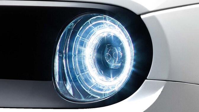 Närbild på LED-strålkastarna i Honda e.
