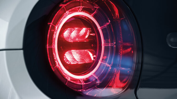 Närbild på LED-bakljusen i Honda e.
