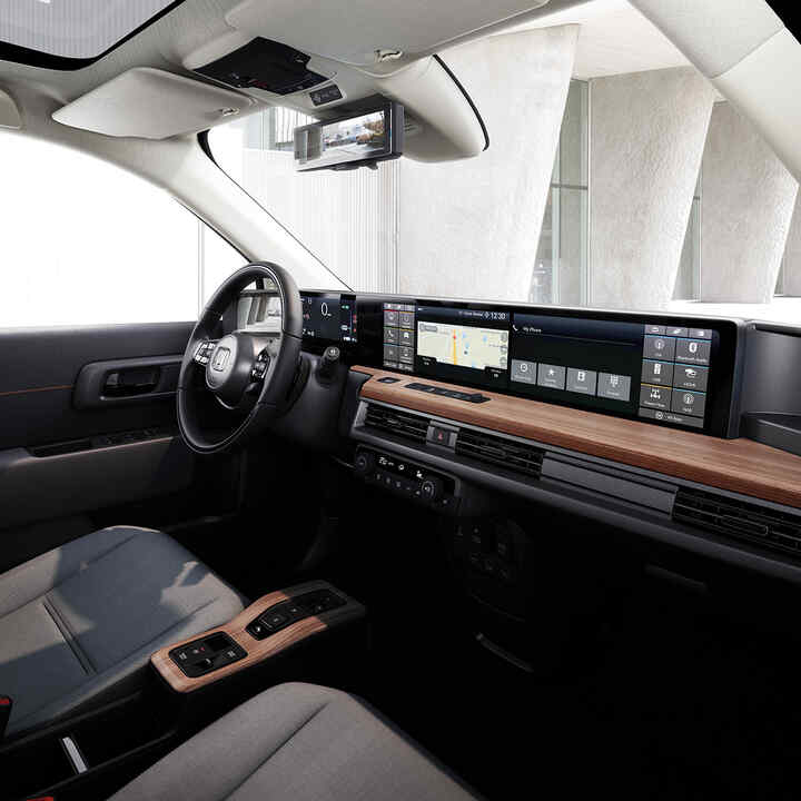Interiörvy från passagerarsidan på Honda e.