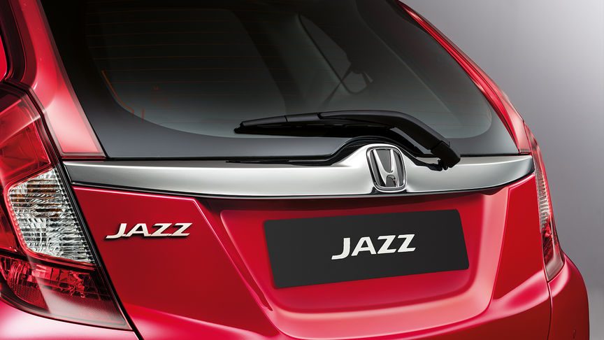 Bakre trekvartsbild av Honda Jazz-bagagelucka.