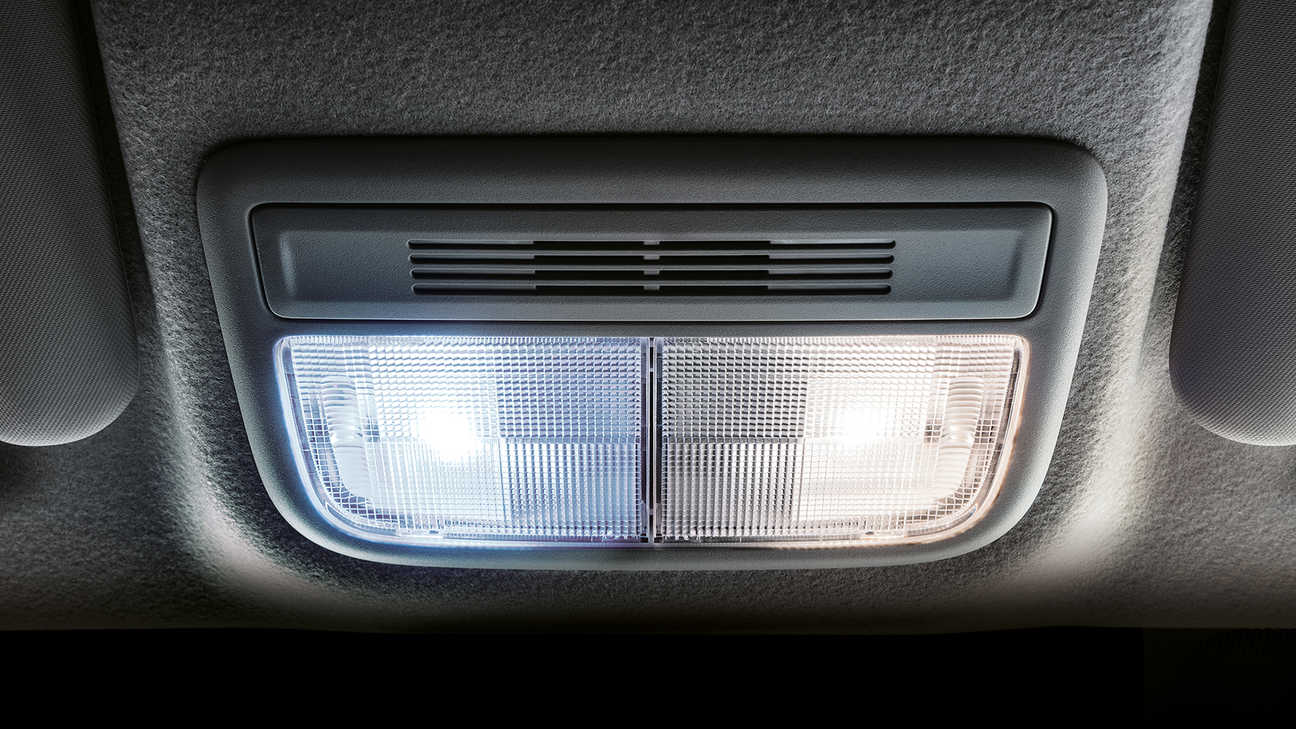 Detaljbild av LED-belysningen i kupén i Honda Jazz.