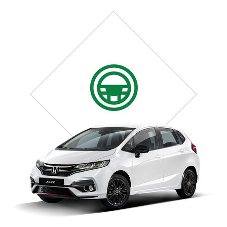 Trekvartsvy framifrån på Honda Jazz med bild på testkörning.