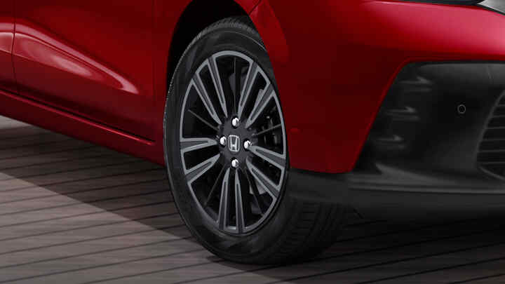 Närbild på Honda Jazz aluminiumfälgar.