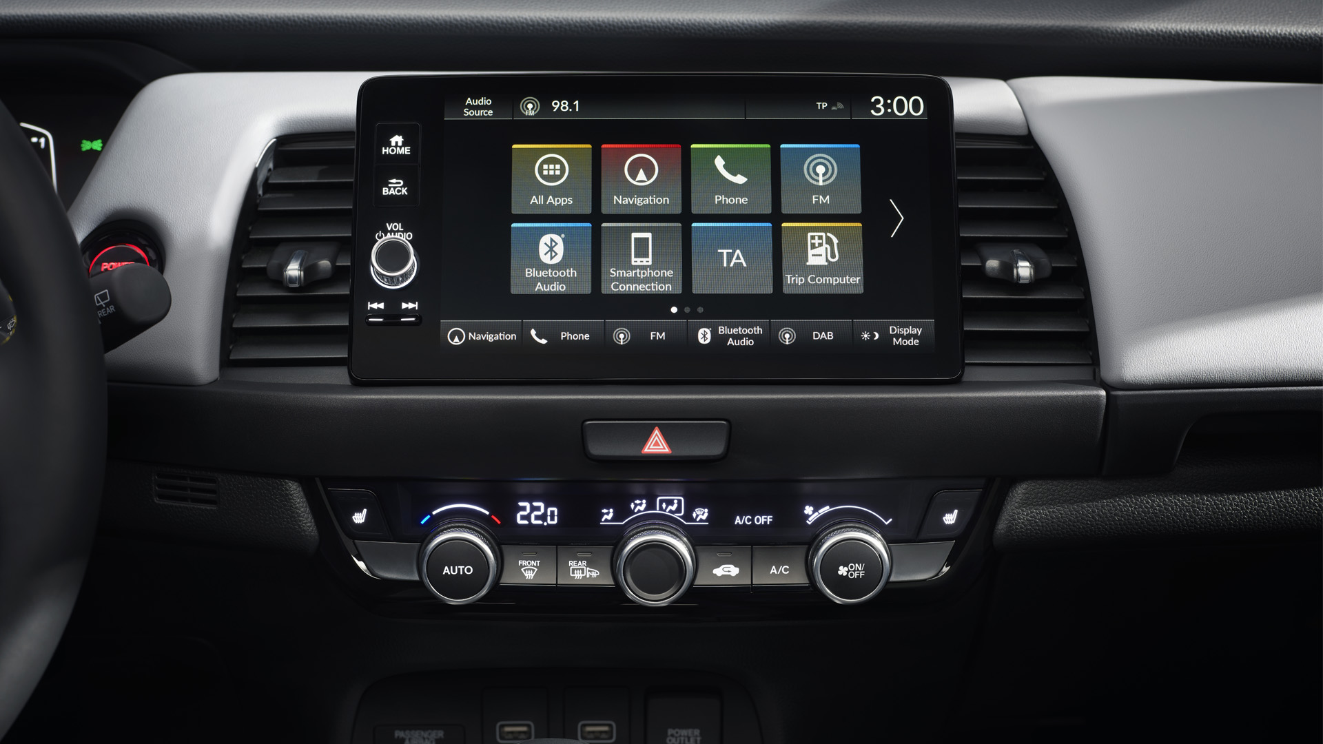 Närbild på infotainmentskärmen i Honda Jazz Hybrid.