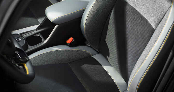 Uppvärmda Honda Jazz-säten med gula sömmar