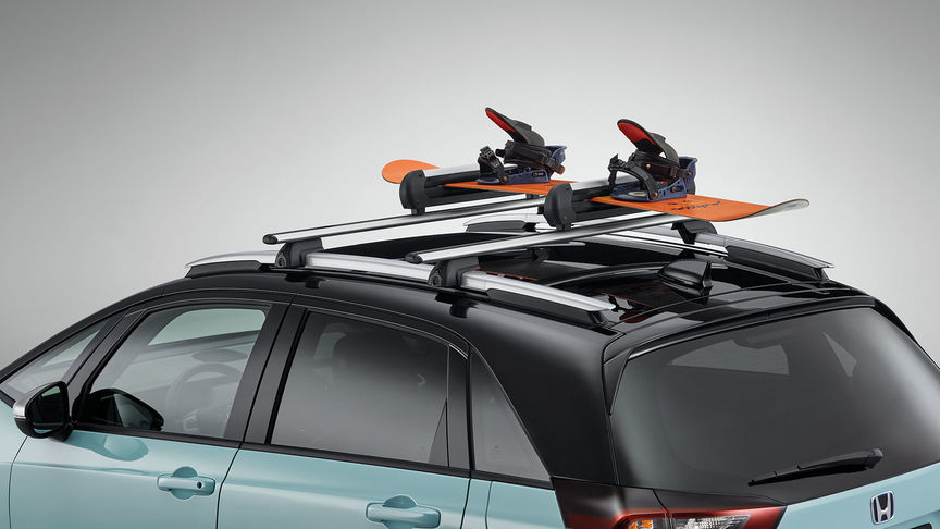 Närbild på Honda Jazz Hybrid skid- och snowboardhållare