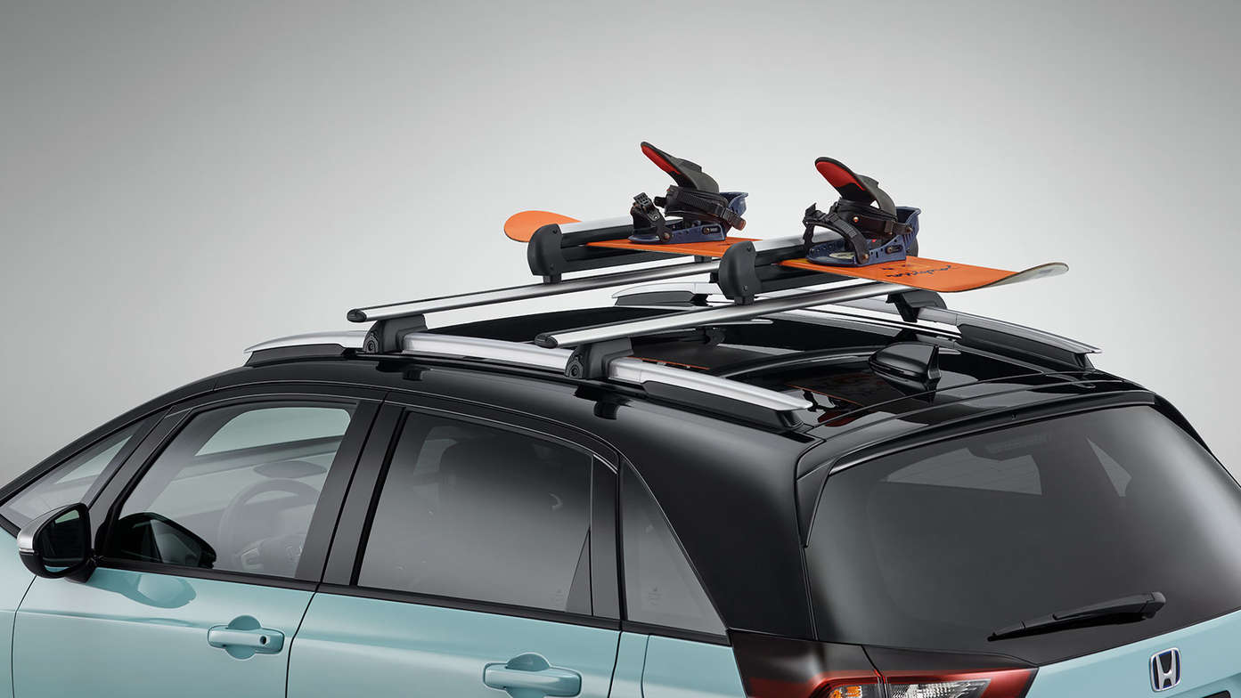 Närbild på Honda Jazz Hybrid skid- och snowboardhållare