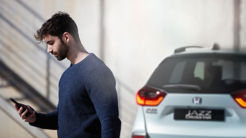 Närbild på Hondas personliga assistent på Honda e-instrumentpanel