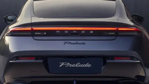 Bild av Honda Preludes instrumentpanel.