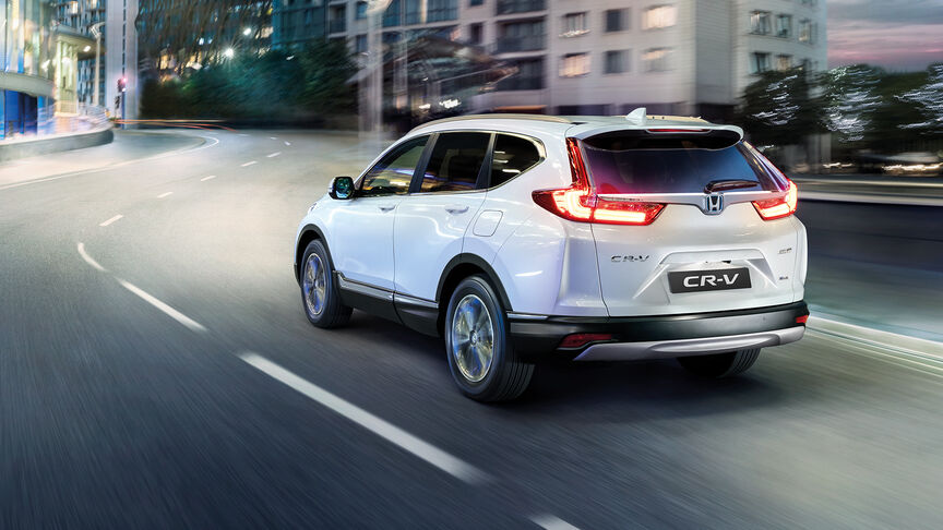 Vy framifrån av Honda HR-V som körs på en landsväg