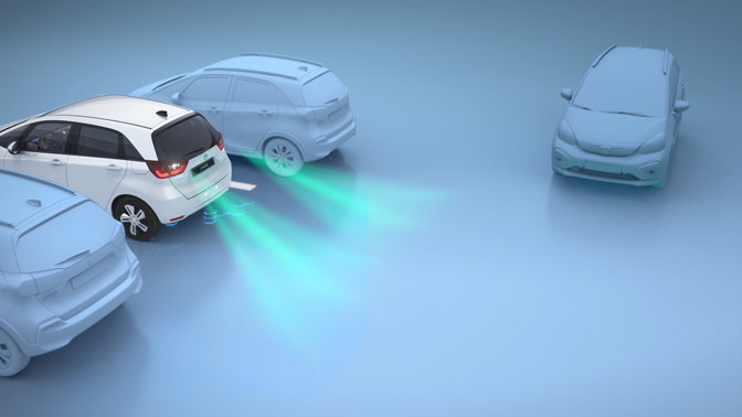 Visar varningssymboler då en Honda-bil backar