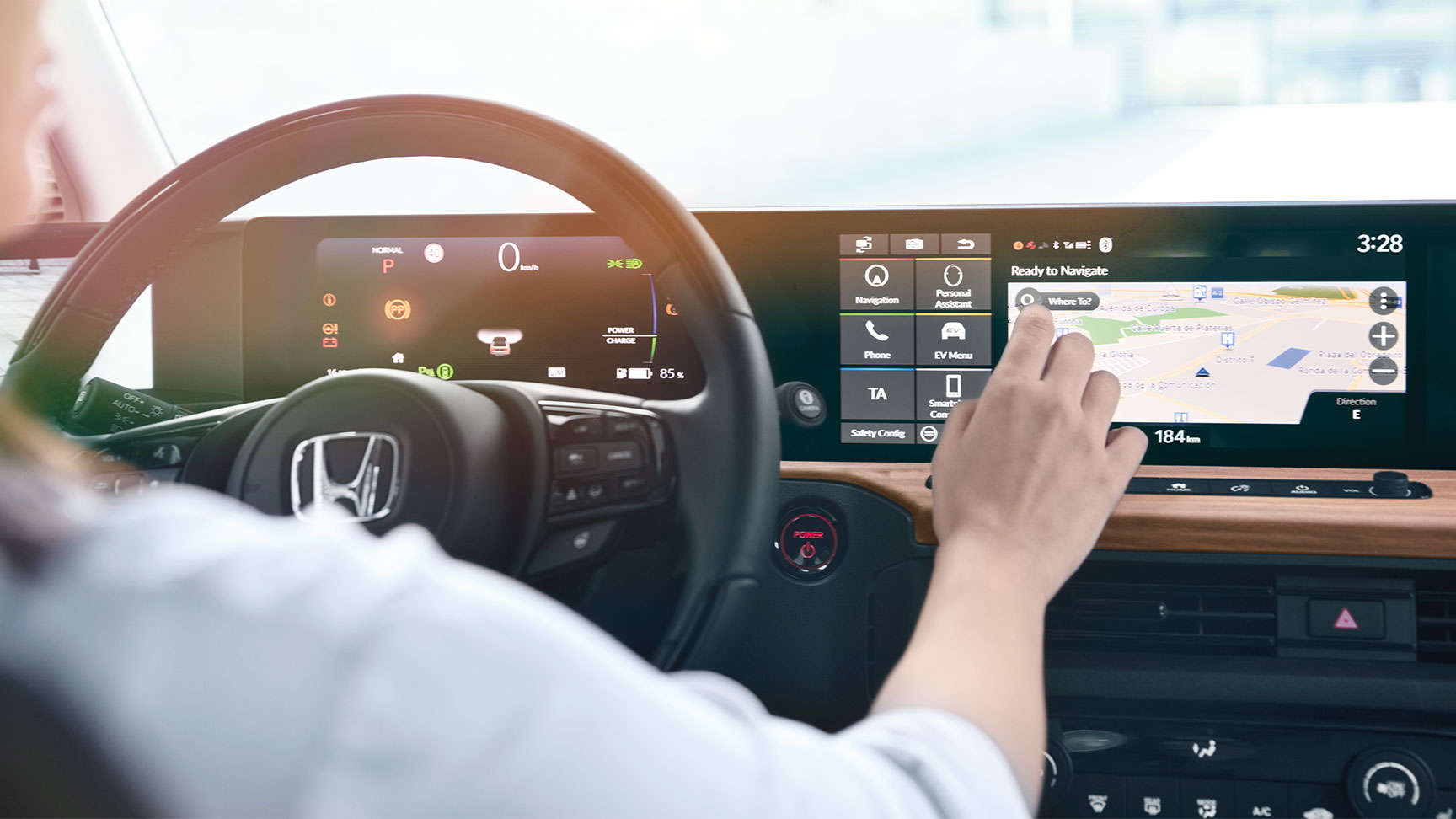 Förare som använder GPS-skärm