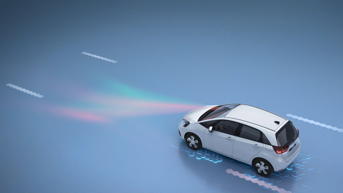 Vy framifrån av Honda CR-V i rörelse med visning av avåkningskorrigeringen