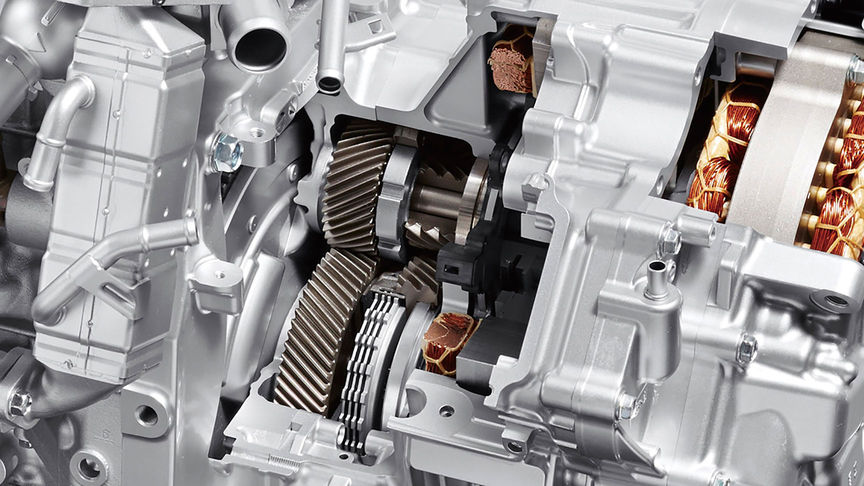 Närbild på Hondas hybridmotor med motorkoppling.