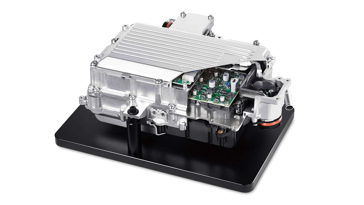 Närbild på Hondas hybrid-PCU (Power Control Unit).
