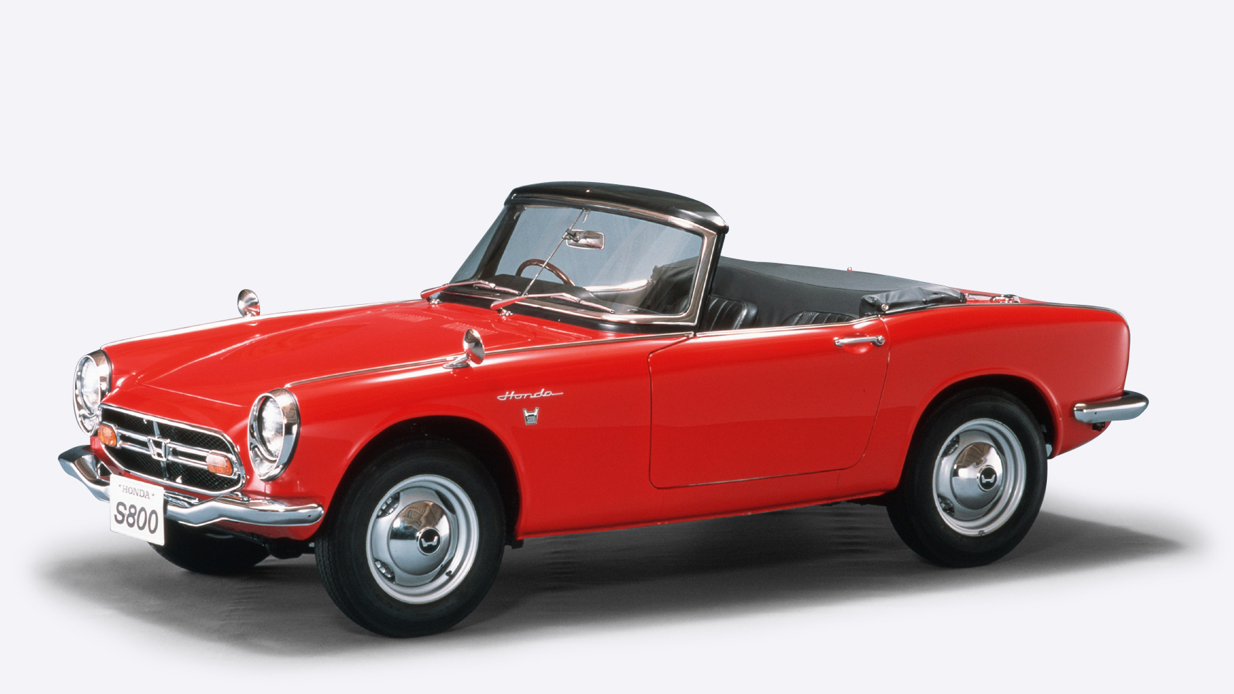 Vy snett framifrån av Honda S800.