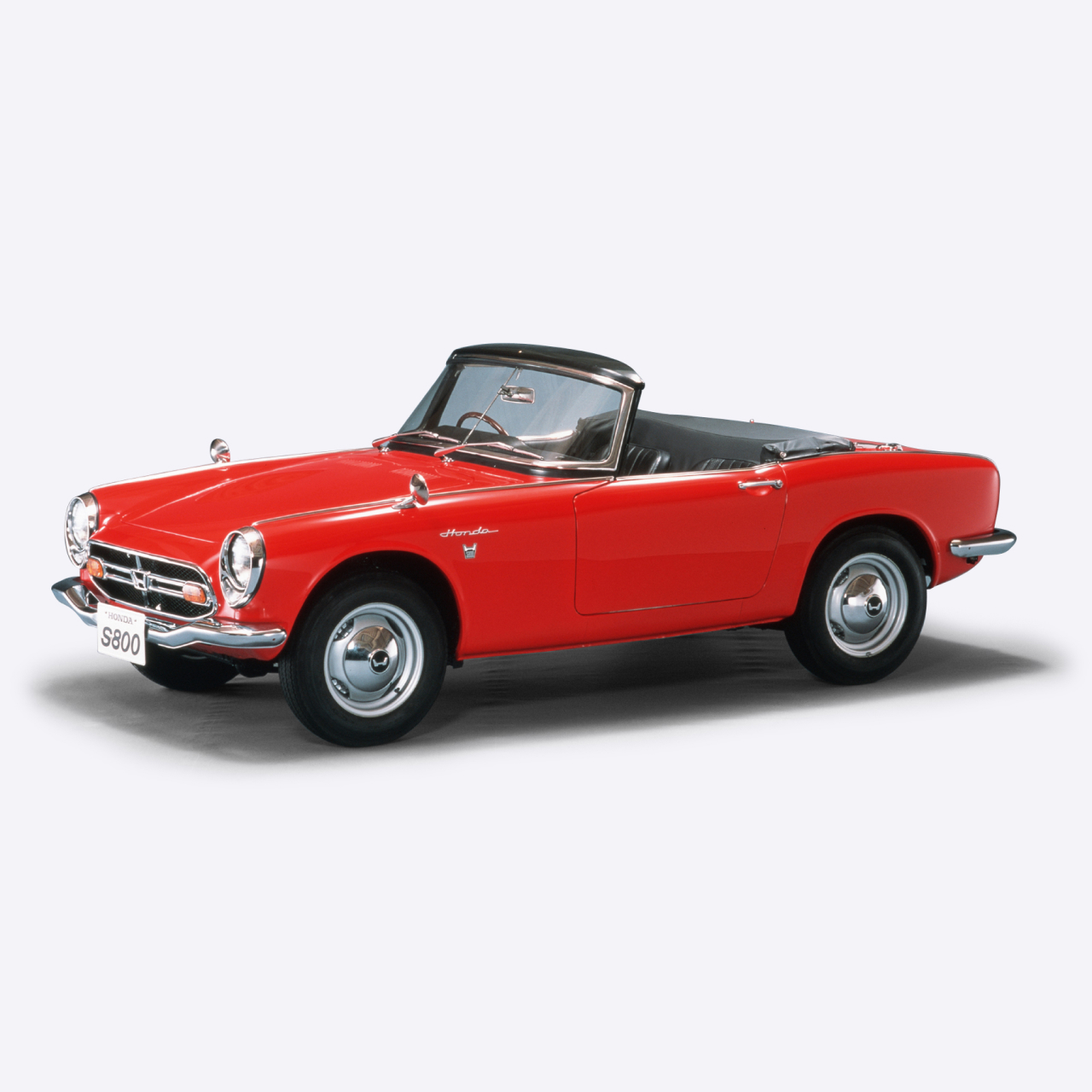 Vy snett framifrån av Honda S800.