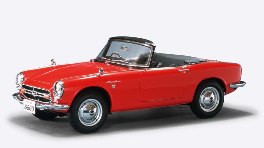 Trekvartsvy framifr&aring;n av Honda S800.