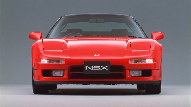 Vy framifr&aring;n av Honda NSX i en studio.