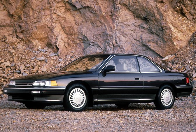 Sidovy av Honda Acura Legend i kupémodell.